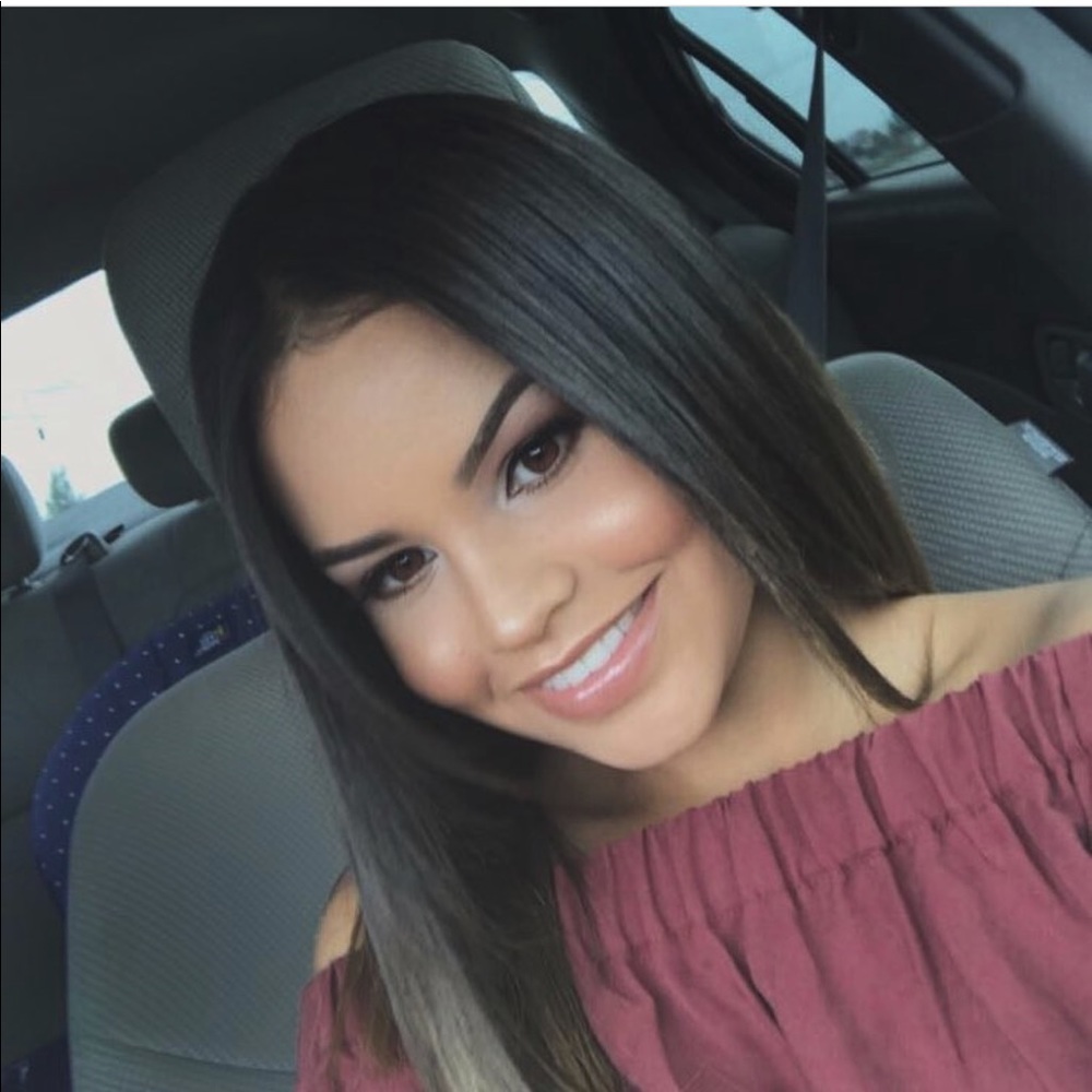 Meet your Posher, Yania